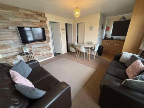 Mells Shells, Florida Park, Hemsby - Two bed chalet, sleeps 5, bed linen and towels included with onsite entertainment on a pet free site